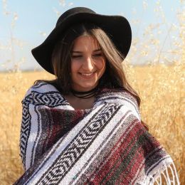 Geometric tassel style blanket (Color: Winered ash)