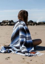 Geometric tassel style blanket (Color: Blacklake grey)