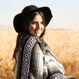 Geometric tassel style blanket (Color: Grey)