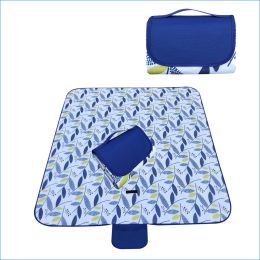 Waterproof and moistureproof picnic mat (Color: Blue foliage)