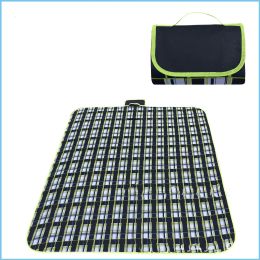 Waterproof and moistureproof picnic mat (Color: Navy plaid)