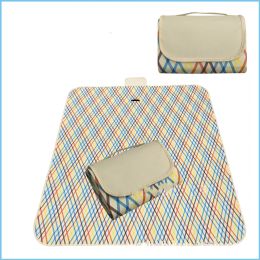 Waterproof and moistureproof picnic mat (Color: Oblique grid)