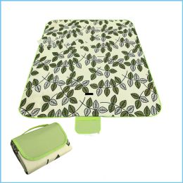 Waterproof and moistureproof picnic mat (Color: Green foliage)