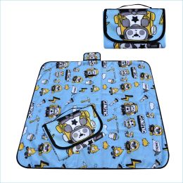 Waterproof and moistureproof picnic mat (Color: Cartoon robot)