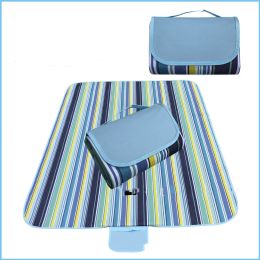 Waterproof and moistureproof picnic mat (Color: Blue strips)