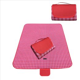 Waterproof and moistureproof picnic mat (Color: Red plaid)