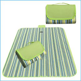 Waterproof and moistureproof picnic mat (Color: Green pinstripes)